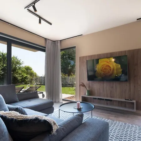 Querchus By Interhome Karigador