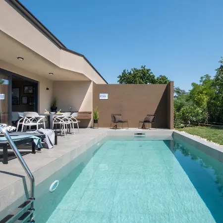 Querchus By Interhome