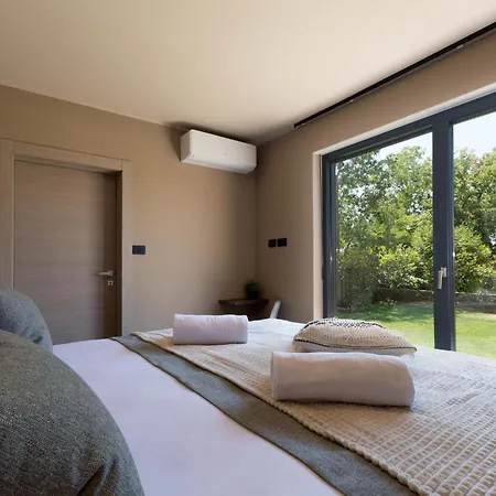 Querchus By Interhome *