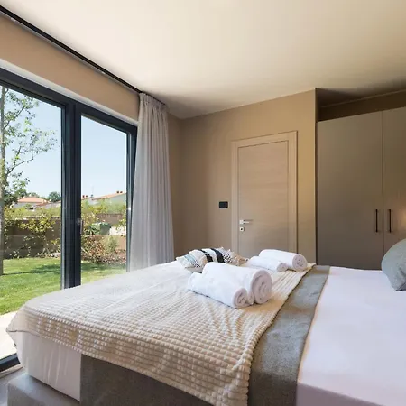 Querchus By Interhome Karigador